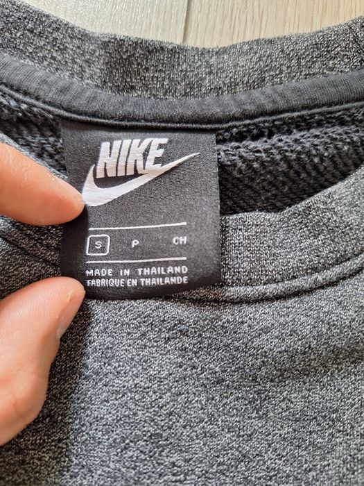 Nike суитшърт без качулка S – тъмносив, бродирано лого, отличен