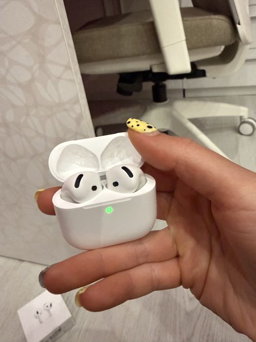 AirPods 4 слушалки