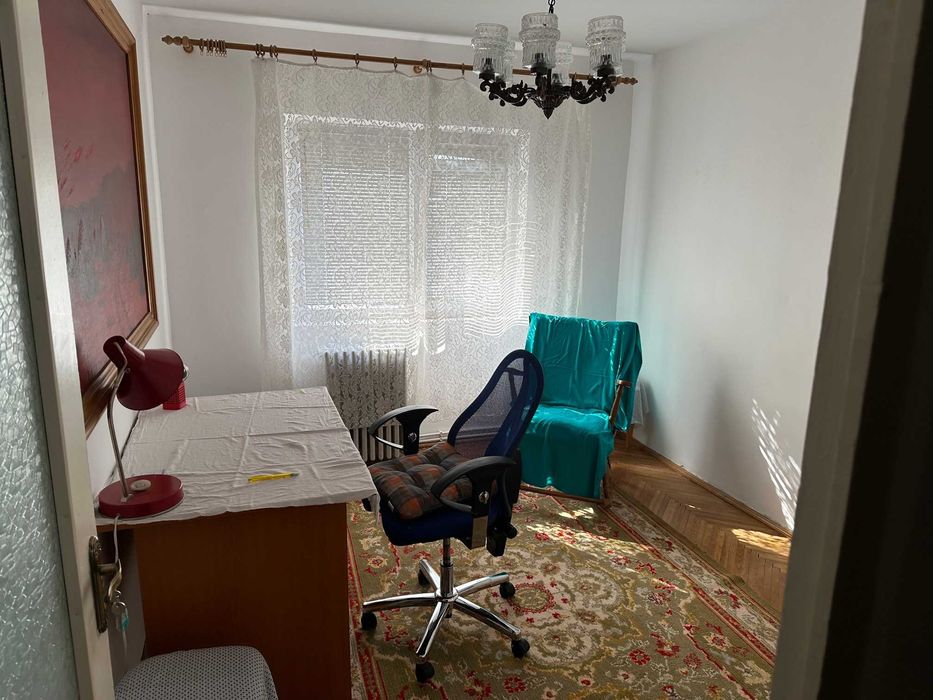 Apartament 4 Camere Decomandat Etaj 1 Reșița