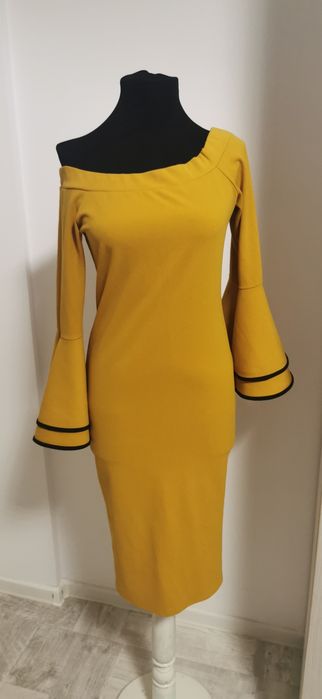 Rochie cu maneci clopot