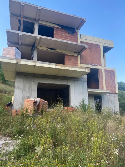 Casa la rosu in Valea Popii