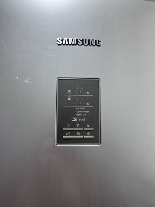 Холодильник Samsung