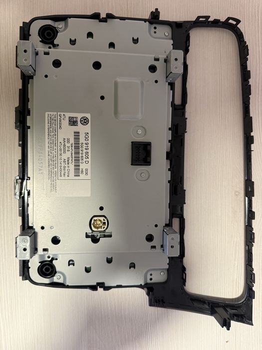 Navigație Originală VW Golf 7, Passat B8, Tiguan, Touran – Display + Unitate + Ramă