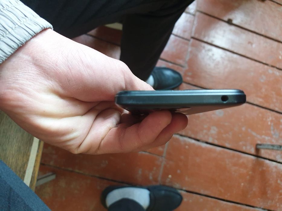 Redmi 12C. Rangi qora. Xotira 4/64.