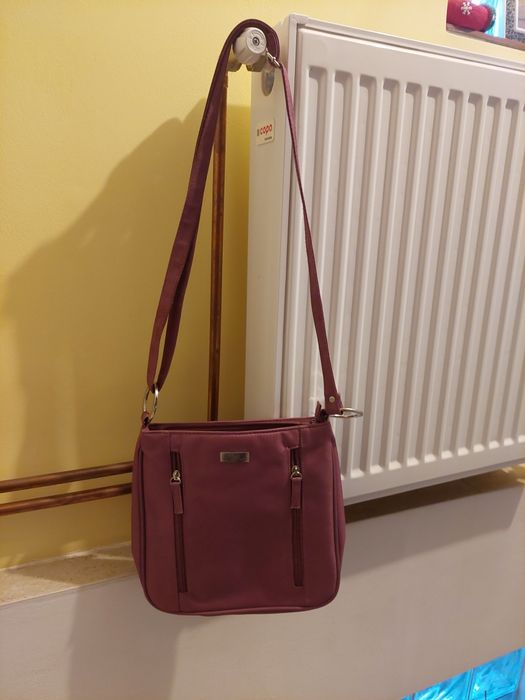 Geanta de umăr vișinie