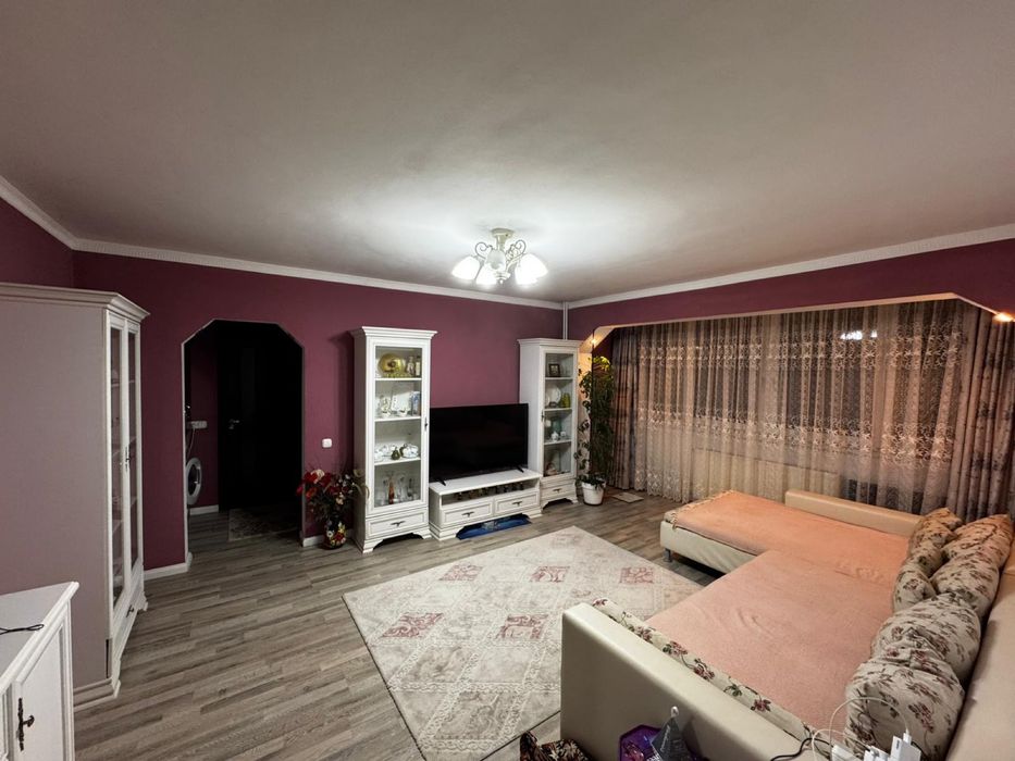 Apartament cu 4 camere de vanzare / de inchiriat(de la proprietar)