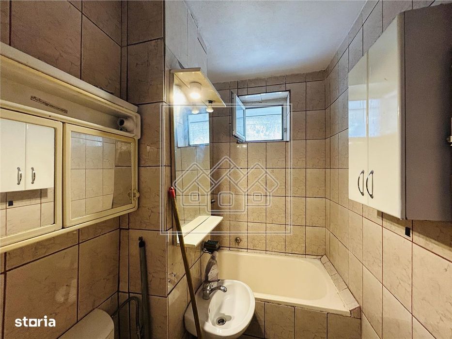Ap cu 2 camere, balcon - Zona Cedonia