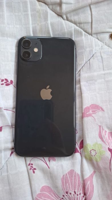 iPhone 11. Стоит блокировка iCloud.