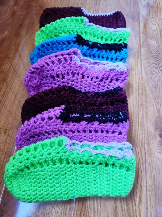 Тапочки- следки,вязанные спицами и крючком