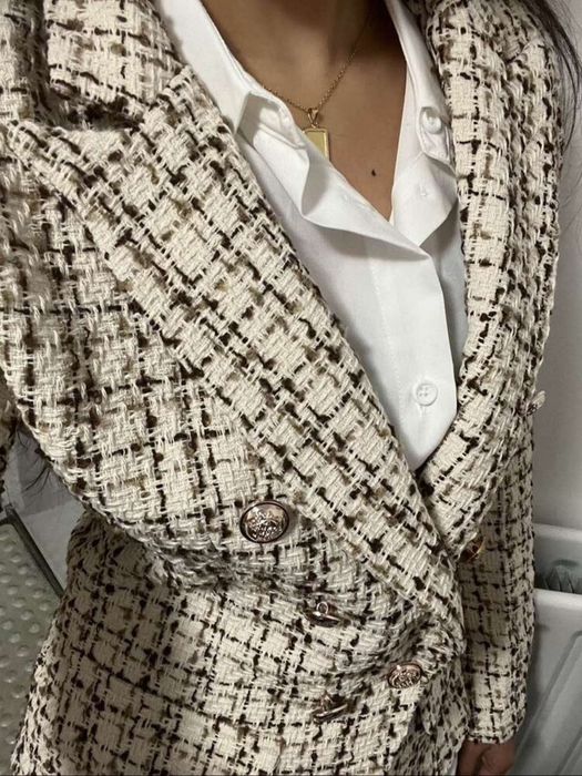 Дамско сако в бежов цвят