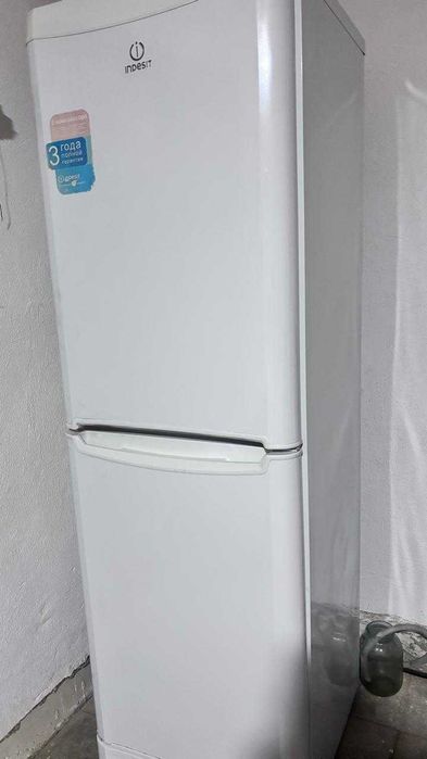 Продам Холодильник Indesit за 50000 тенге