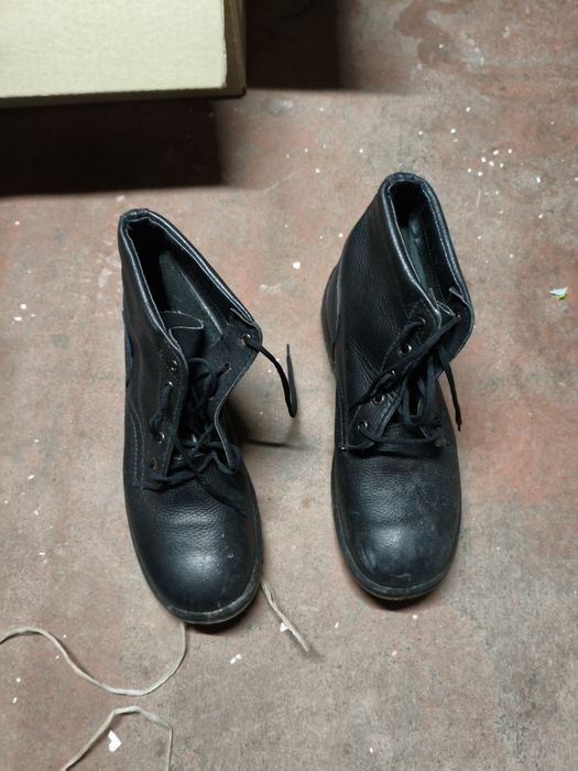 Ботинки кожаные с маслостойкой подошвой