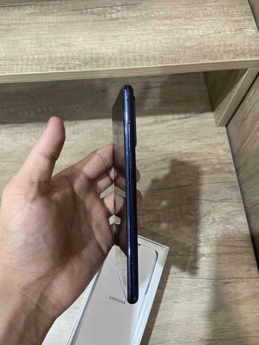 Samsung S20 FE в отличном состоянии