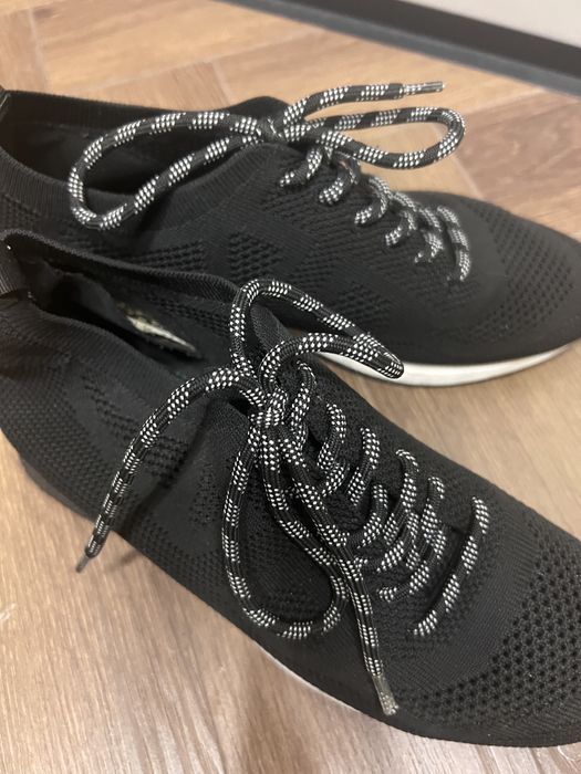 Кроссовки женские