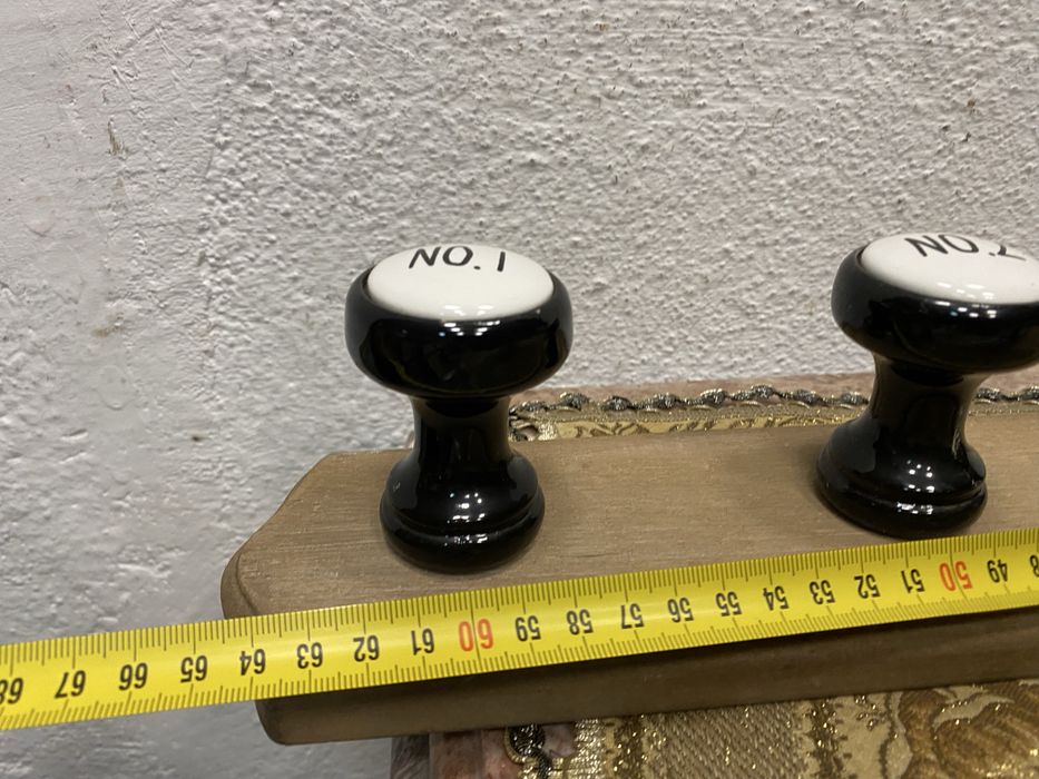 Немска закачалка с порцеланови куки