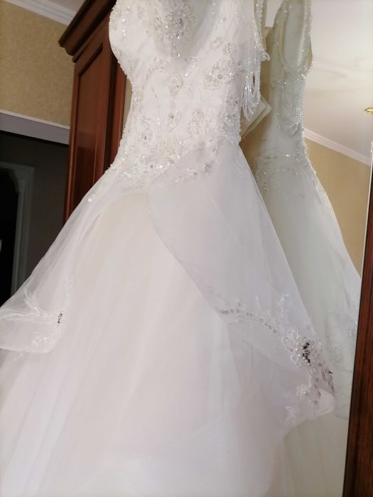 Очень красивое свадебное платье. Сшито в Стамбуле.