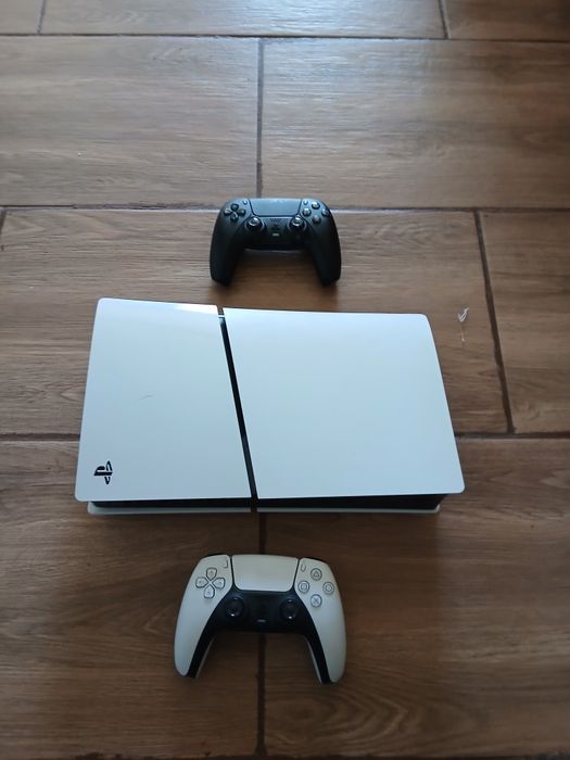 Vand ps 5 slim in stare foarte buna