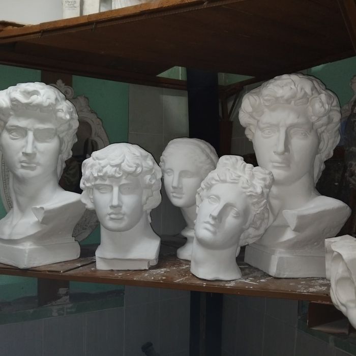 Скульптуры, бюсты, гипсовые головы.
