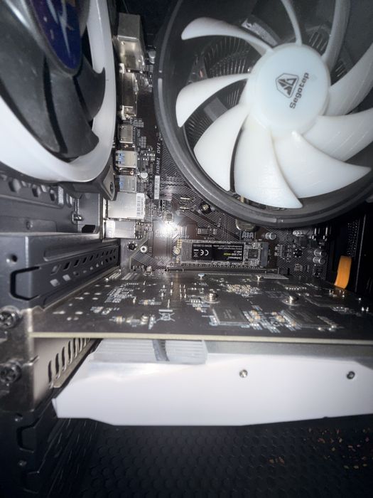 Vand 1050 4gb cu sigiliu