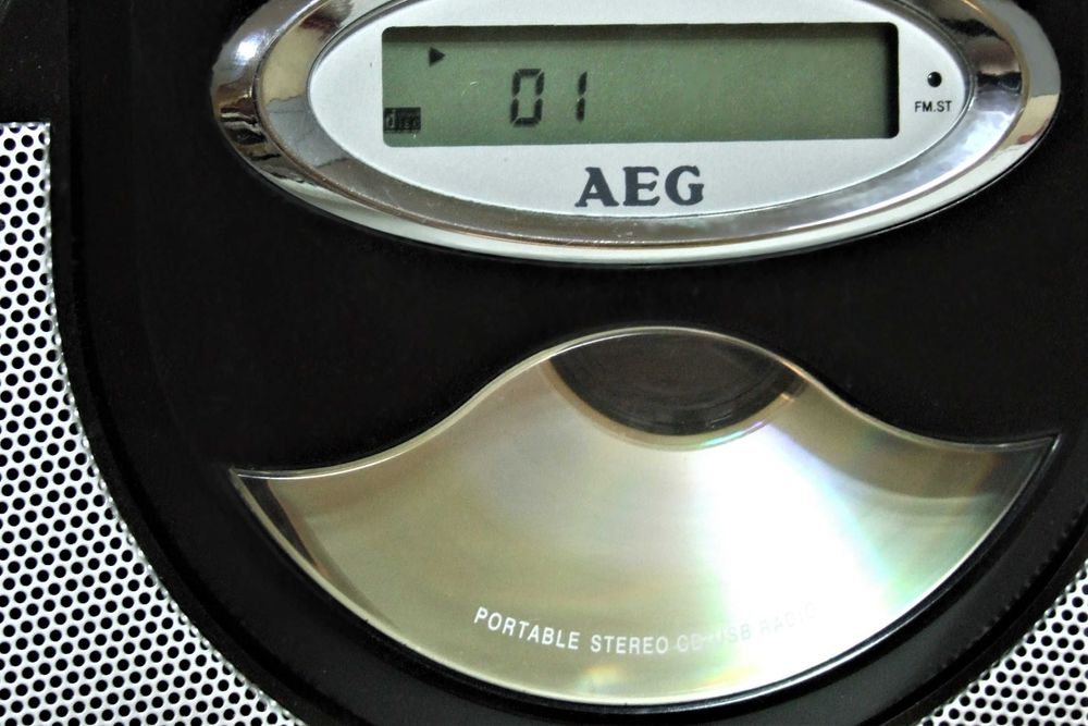 CD - MP3, stick USB player cu radio AEG, priza + baterii, Germany, NOU