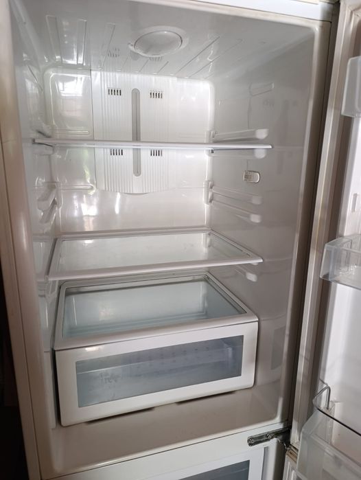 Холодильник Samsung