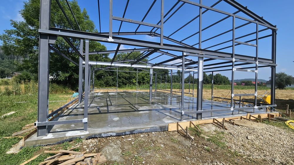 Vand hale metalice lucrăm fără avans