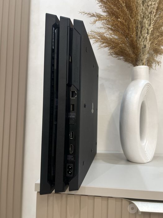 PlayStation 4 Pro/ 1ТБ /Срочно