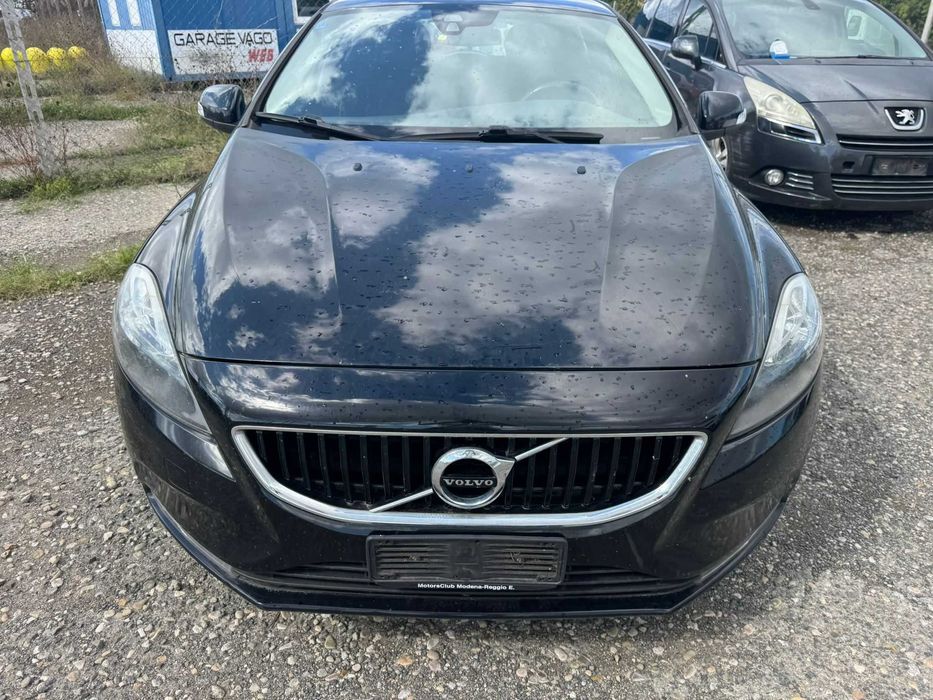 Volvo v 40 2.0  2017 г на части