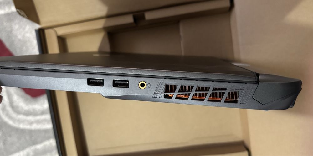 Laptop gaming MSI Vector 16 HX AI. A2XWIG 2.5k 240hz 500nits  RTX 5080