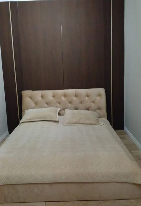 кровать жля спальний