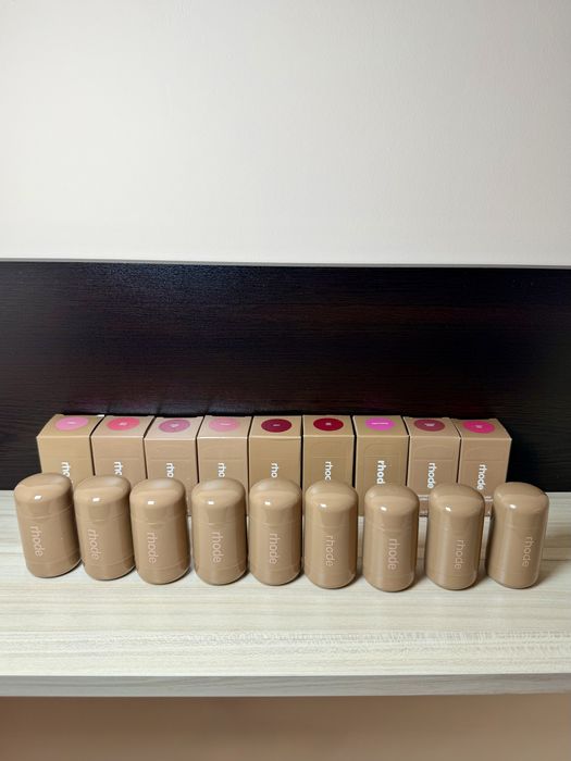 Rhode Pocket Blush оригинален кремообразен руж 5.3 г от Хейли Бийбър, всички цветове налични, blush stick за бузи и устни, нови
