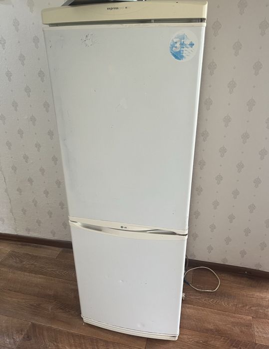 Продам холодильник