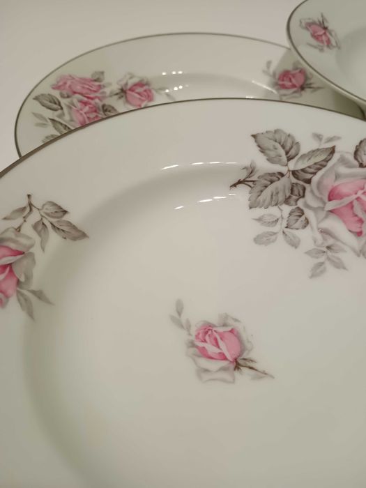 Ретро порцеланови чинии 6 бр. с  рози и сребрист кант 23 см