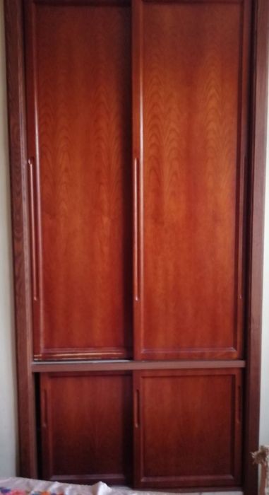 Встроенный шкаф-купе. Из натурального дерева.