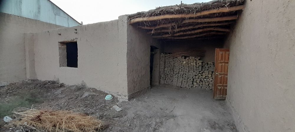 SROCHNIY Qurilishi tugallanmagan xovli joy 400 m²