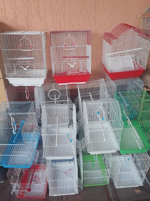 Клетки и гнездо для птиц