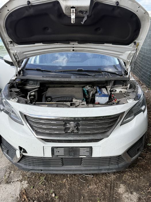На части Peugeot 5008 1.2 бензин ръчка  208 000 km., 2019 година