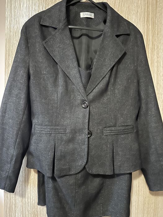 Дамски чисто нов костюм с пола размер 40