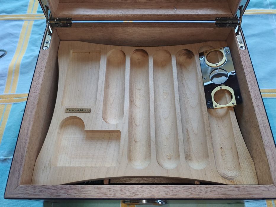 Humodor trabucuri cu capac de sticla Gabriela