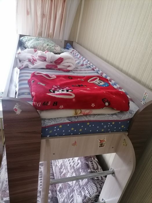 Кровать чердак с диваном