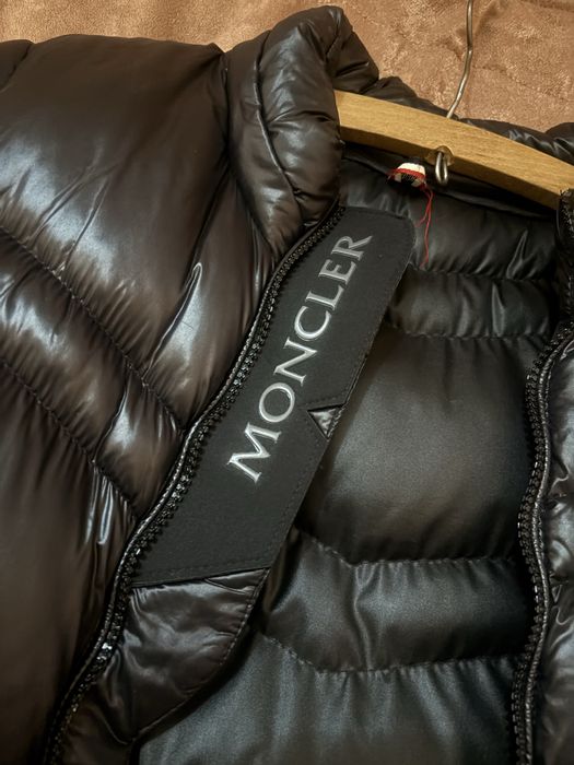 Geacă Moncler neagră, lucioasă originală