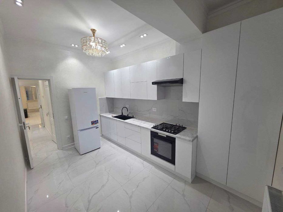 Продаётся 3х комн квартира на 2 этаже Ор-р Азимед