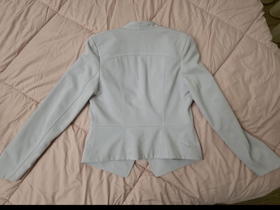 Дамско сако стилна жена