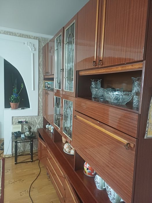 Шкаф стенка с посудой