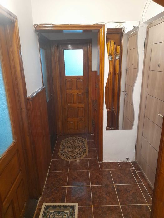 Inchiriez apartament cu doua camere zona crucea garii