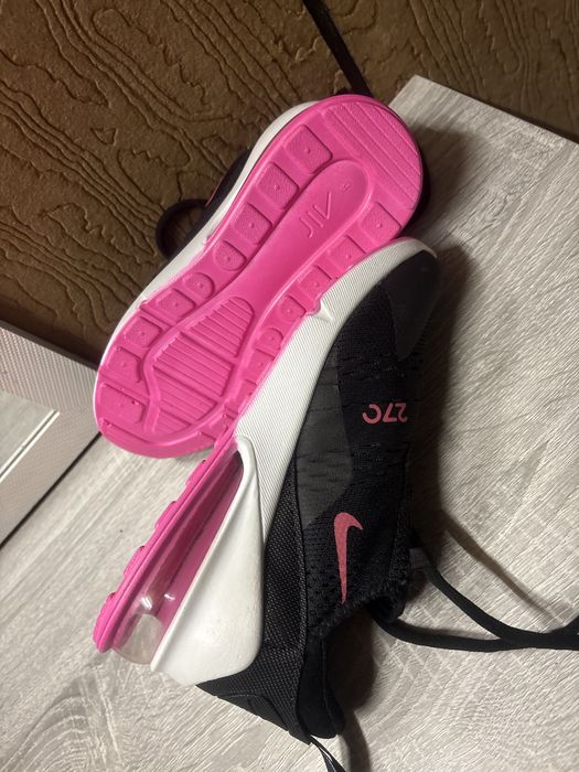 Продавам носени маратонки. Обувани само веднъж.