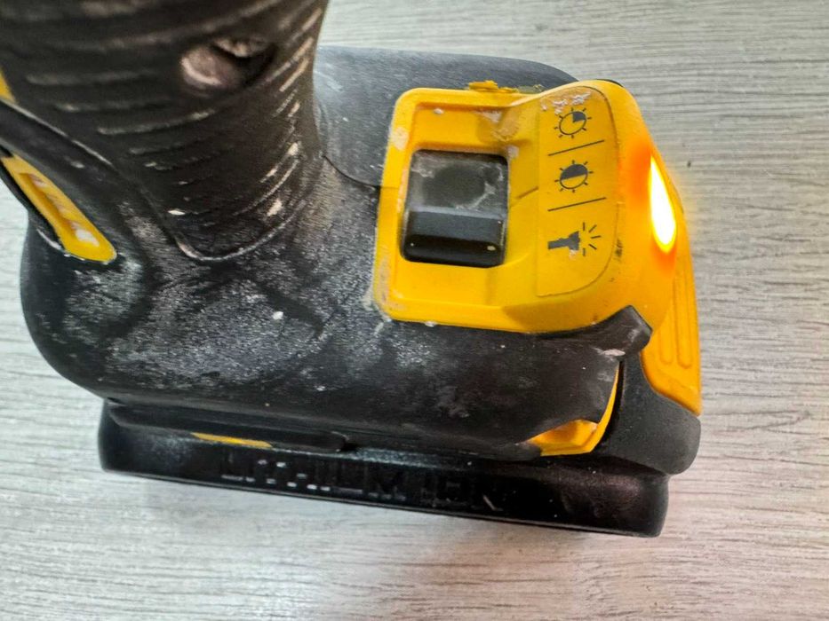 Ударен винтоверт DEWALT DCD796