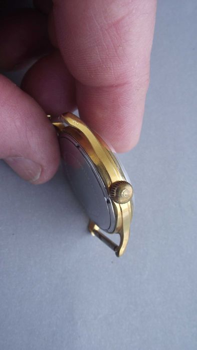 ЧАСОВНИК - "ВОЛНА" / 22камъка позлата - рядко срещан.