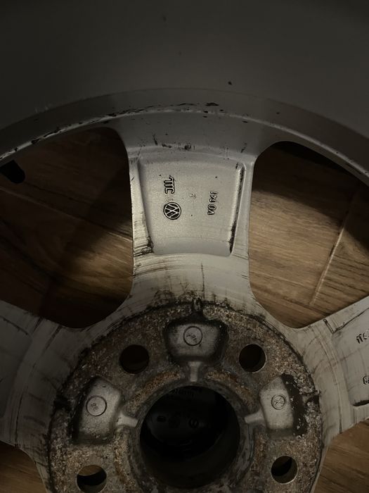 Jante aliaj vw 16 cu anvelope de iarna