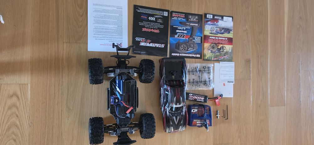 Mașinuță de jucărie Stampede 4x4 VXL Brushless+ telecomanda si Toate piesele originale

Stare foarte bună.

Cumpărată acum două luni.
